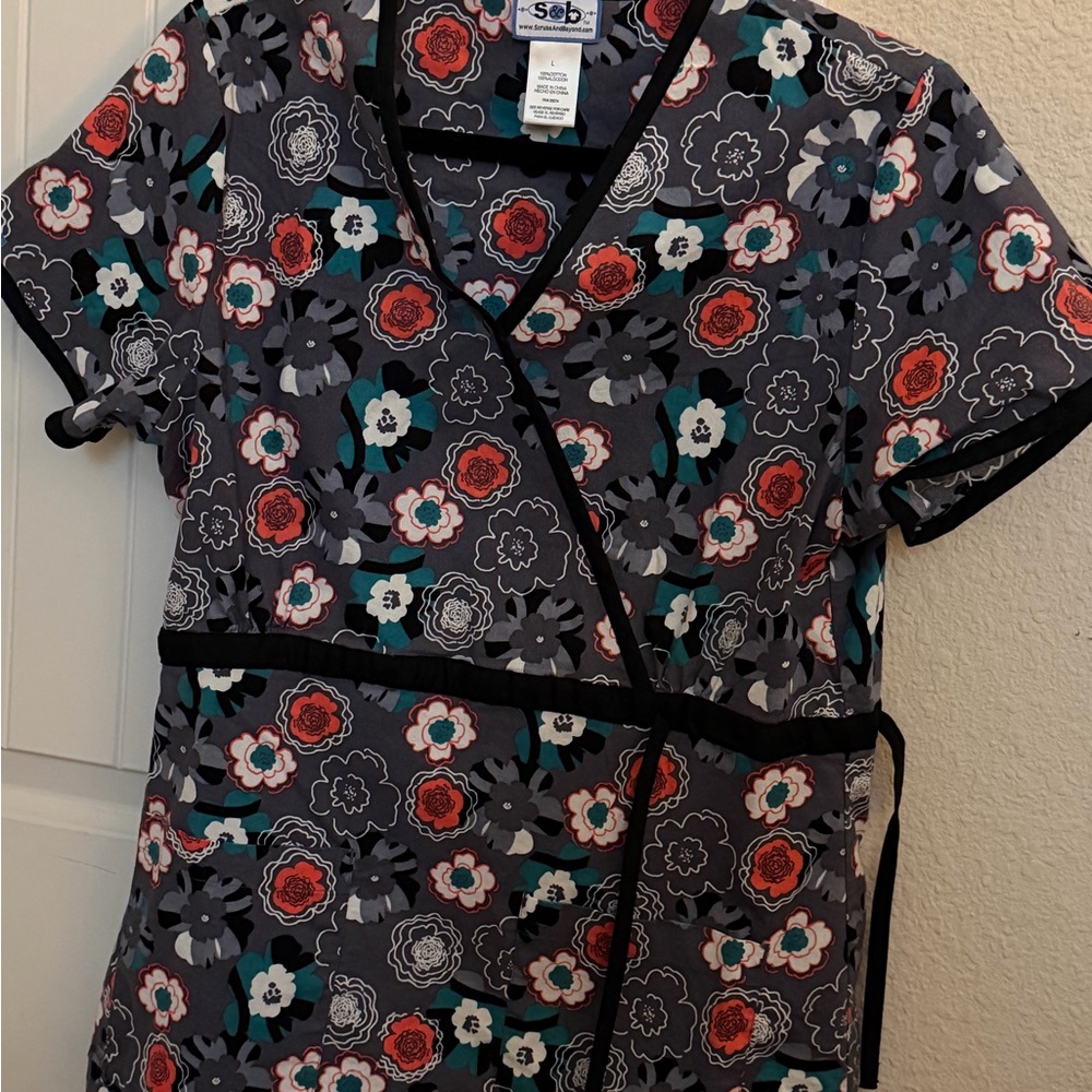 Scrubs & Beyond Floral Print Top - Black and Teal